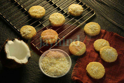 Crispy Coconut Cookies